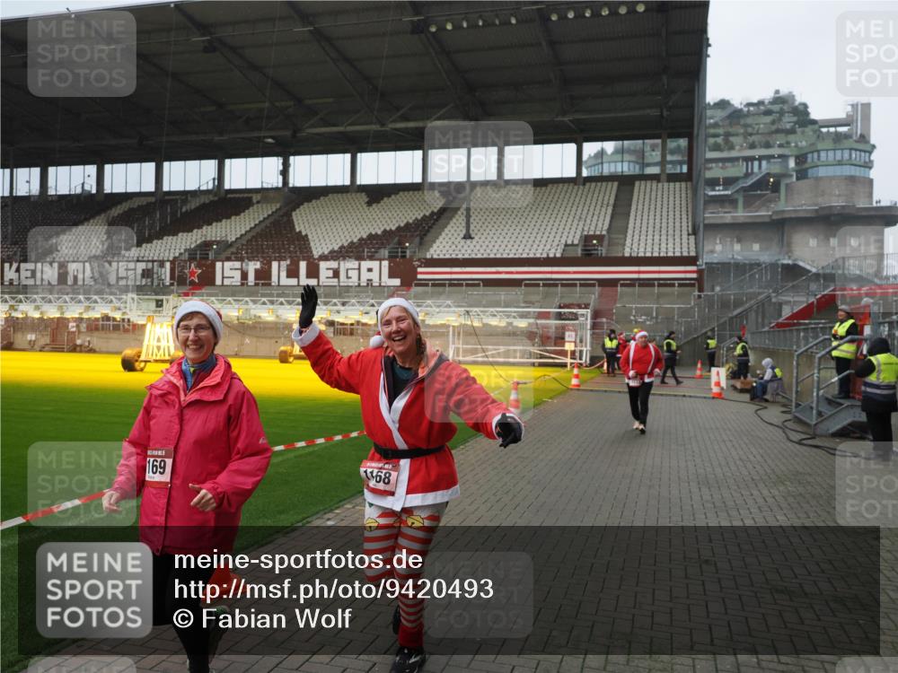 07.12.2025 - St. Pauli X-Mass-Run No. 15 Fabian Wolf http://msf.ph/oto/9420493 07.12.2025 11:40:09 Ziel 1168, 1169, 1533, 2031 meine-sportfotos.de