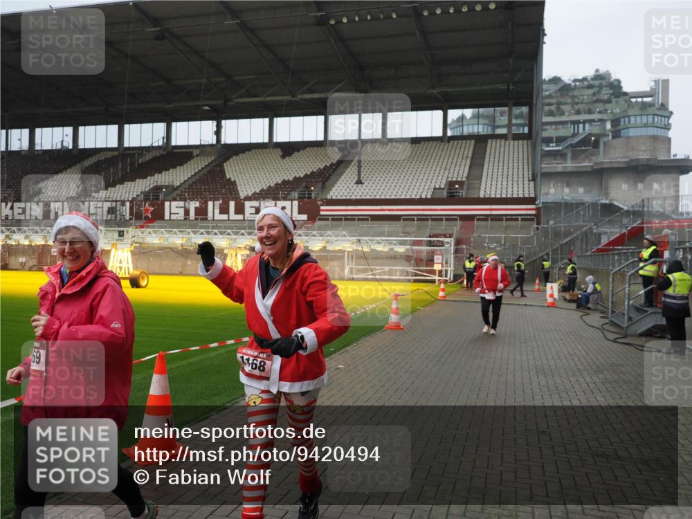 07.12.2025 - St. Pauli X-Mass-Run No. 15 Fabian Wolf http://msf.ph/oto/9420494 07.12.2025 11:40:09 Ziel 1168, 1169, 1533, 2031 meine-sportfotos.de