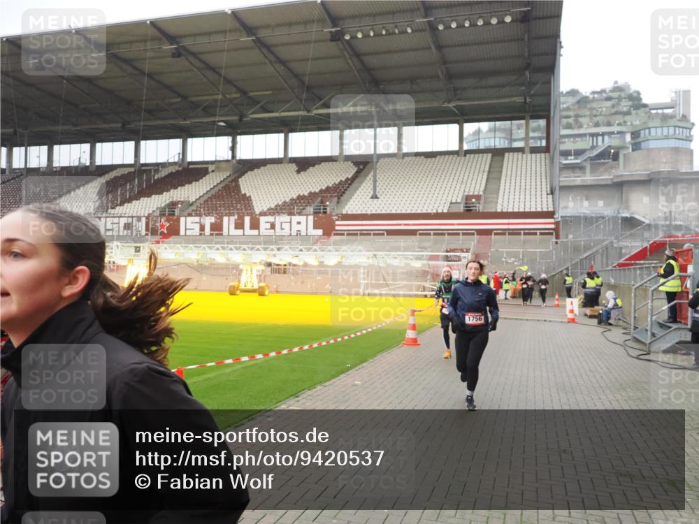 07.12.2025 - St. Pauli X-Mass-Run No. 15 Fabian Wolf http://msf.ph/oto/9420537 07.12.2025 11:40:28 Ziel 1756, 2144, 2713, 3554, 3824, 3825, 3850 meine-sportfotos.de