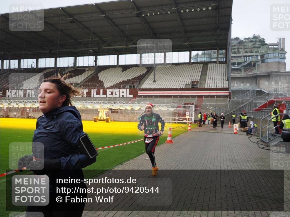 07.12.2025 - St. Pauli X-Mass-Run No. 15 Fabian Wolf http://msf.ph/oto/9420544 07.12.2025 11:40:30 Ziel 1756, 2144, 2416, 2417, 2713, 3554, 3824, 3825, 3850 meine-sportfotos.de
