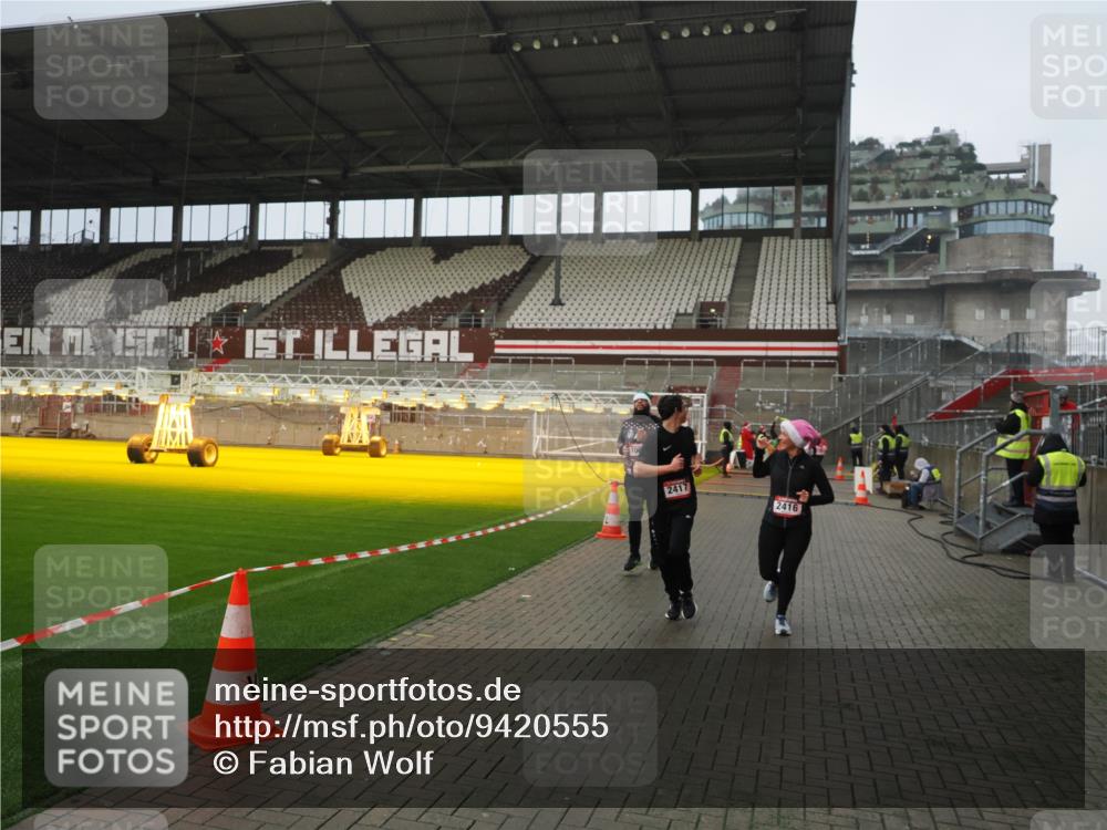 07.12.2025 - St. Pauli X-Mass-Run No. 15 Fabian Wolf http://msf.ph/oto/9420555 07.12.2025 11:40:36 Ziel 52, 1061, 1756, 2144, 2416, 2417, 2713, 3554, 3824, 3825, 3850 meine-sportfotos.de