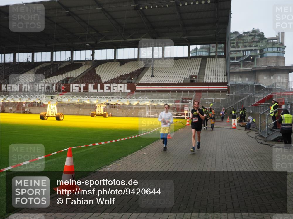 07.12.2025 - St. Pauli X-Mass-Run No. 15 Fabian Wolf http://msf.ph/oto/9420644 07.12.2025 11:41:03 Ziel 2292, 2294, 2425, 2708, 2710, 2947, 2976, 3259, 3592, 3619, 3880, 3885, 3912, 4608 meine-sportfotos.de