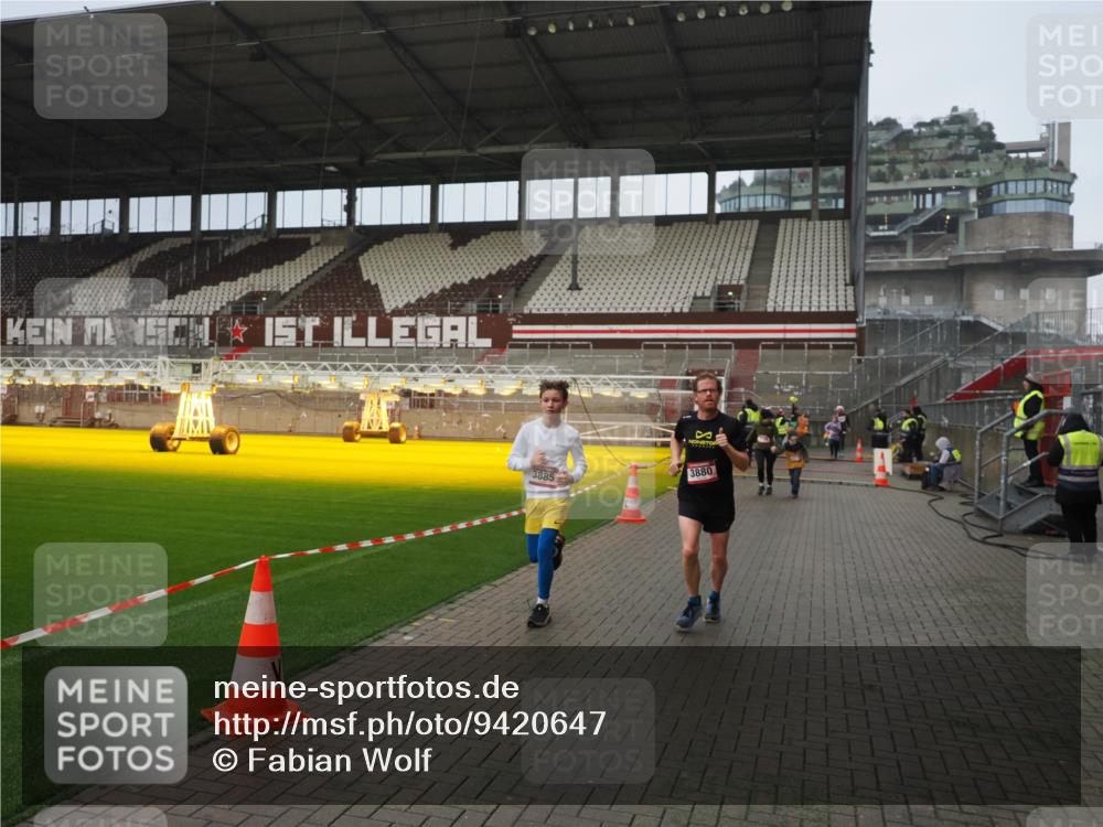 07.12.2025 - St. Pauli X-Mass-Run No. 15 Fabian Wolf http://msf.ph/oto/9420647 07.12.2025 11:41:04 Ziel 2292, 2294, 2425, 2708, 2710, 2947, 3259, 3592, 3619, 3880, 3885, 3912, 4608 meine-sportfotos.de