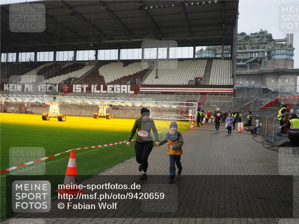 07.12.2025 - St. Pauli X-Mass-Run No. 15 Fabian Wolf http://msf.ph/oto/9420659 07.12.2025 11:41:09 Ziel 2292, 2708, 2710, 2947, 3259, 3747, 3748, 3880, 3885, 3912 meine-sportfotos.de