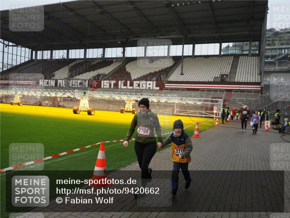07.12.2025 - St. Pauli X-Mass-Run No. 15 Fabian Wolf http://msf.ph/oto/9420662 07.12.2025 11:41:10 Ziel 2292, 2708, 2710, 2947, 3259, 3747, 3748, 3880, 3885, 3912 meine-sportfotos.de