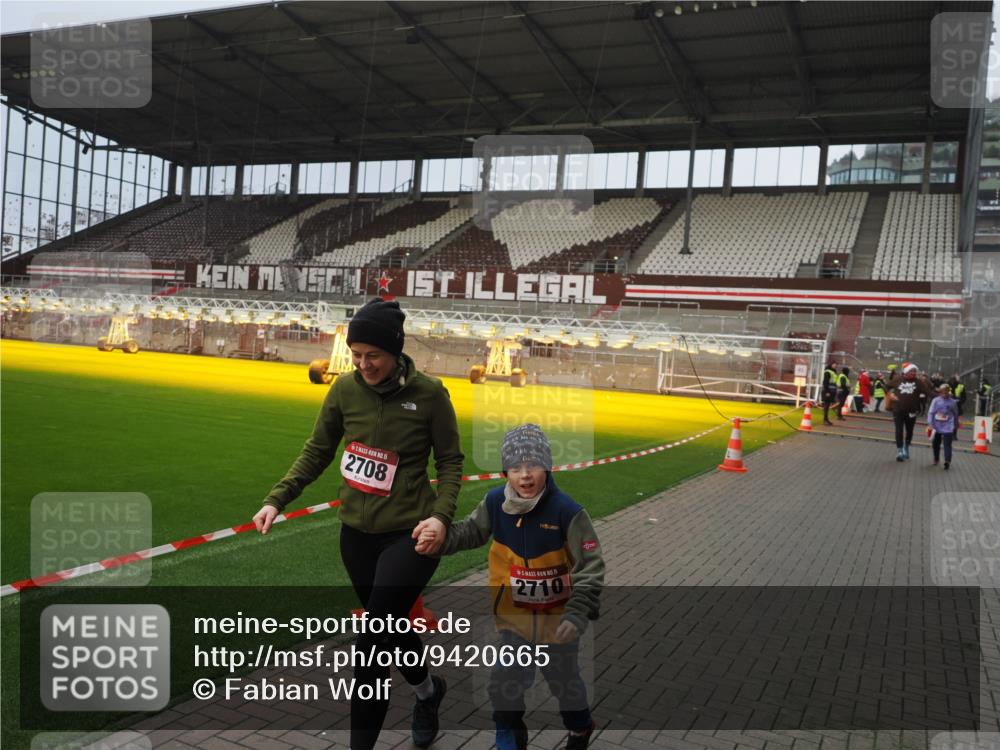 07.12.2025 - St. Pauli X-Mass-Run No. 15 Fabian Wolf http://msf.ph/oto/9420665 07.12.2025 11:41:10 Ziel 2292, 2708, 2710, 2947, 3259, 3747, 3748, 3880, 3885, 3912 meine-sportfotos.de