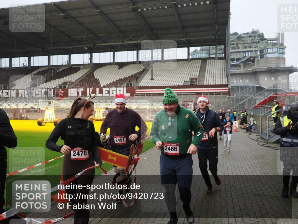 07.12.2025 - St. Pauli X-Mass-Run No. 15 Fabian Wolf http://msf.ph/oto/9420723 07.12.2025 11:41:32 Ziel 1801, 2465, 2466, 2470, 2471, 2476, 2479, 2491, 3153, 3204, 3393, 3505, 3532, 3732, 3755, 3757, 3764, 3784 meine-sportfotos.de