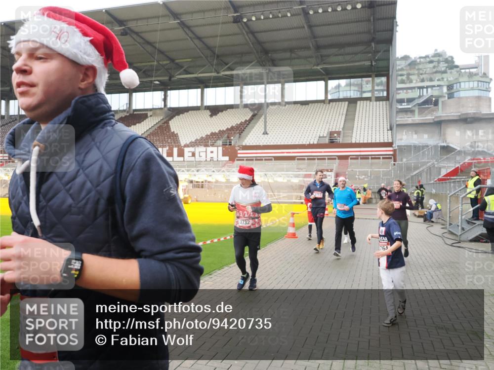 07.12.2025 - St. Pauli X-Mass-Run No. 15 Fabian Wolf http://msf.ph/oto/9420735 07.12.2025 11:41:35 Ziel 1801, 2465, 2466, 2470, 2471, 2476, 2479, 2491, 3153, 3204, 3393, 3505, 3532, 3555, 3732, 3755, 3757, 3764, 3784 meine-sportfotos.de
