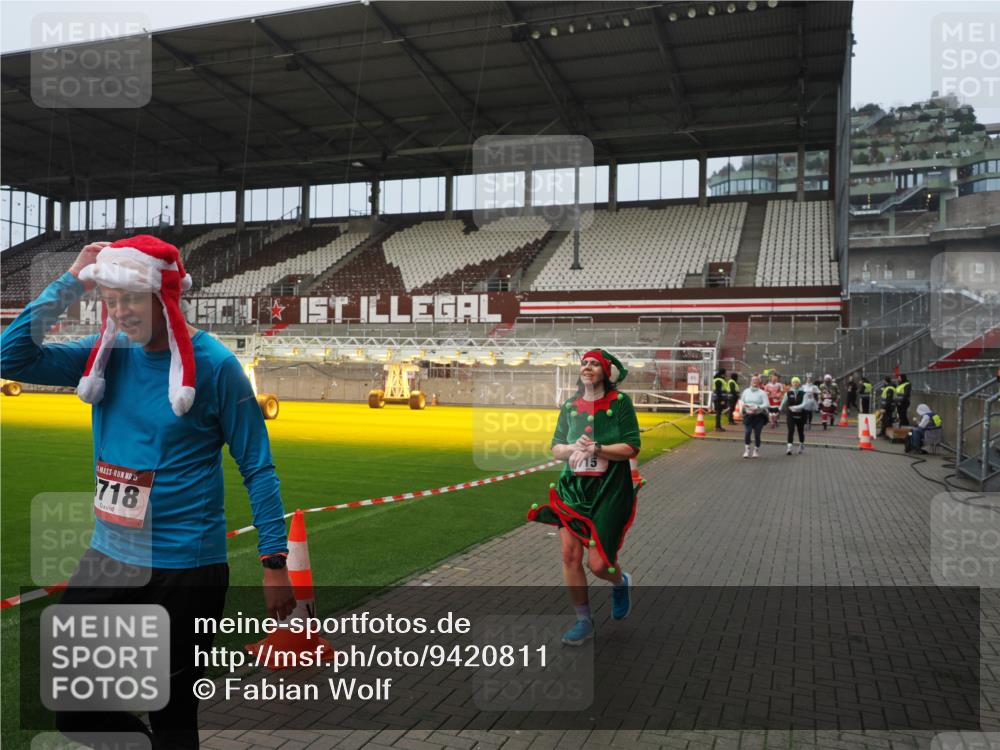 07.12.2025 - St. Pauli X-Mass-Run No. 15 Fabian Wolf http://msf.ph/oto/9420811 07.12.2025 11:41:57 Ziel 15, 2435, 3222, 3479, 3717, 3718, 3922, 3923 meine-sportfotos.de