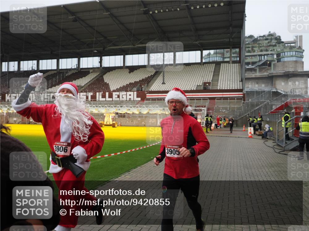 07.12.2025 - St. Pauli X-Mass-Run No. 15 Fabian Wolf http://msf.ph/oto/9420855 07.12.2025 11:42:18 Ziel 462, 465, 1288, 1834, 2291, 3810, 3903, 3905, 3906, 3908, 4605, 4614 meine-sportfotos.de