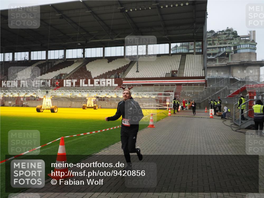 07.12.2025 - St. Pauli X-Mass-Run No. 15 Fabian Wolf http://msf.ph/oto/9420856 07.12.2025 11:42:19 Ziel 465, 1288, 1834, 3810, 3903, 3905, 3906, 3908, 4605, 4614 meine-sportfotos.de