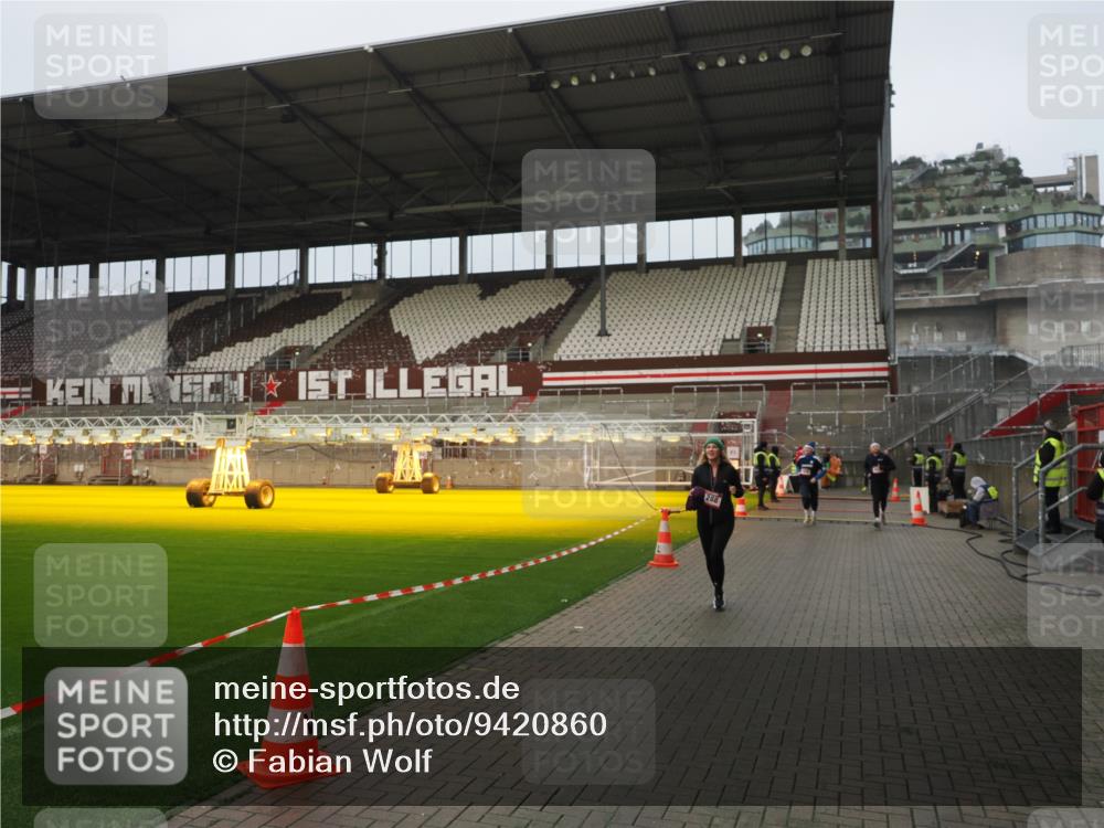 07.12.2025 - St. Pauli X-Mass-Run No. 15 Fabian Wolf http://msf.ph/oto/9420860 07.12.2025 11:42:25 Ziel 1288, 3903, 3905, 3906, 3908, 4600, 4606, 4614 meine-sportfotos.de