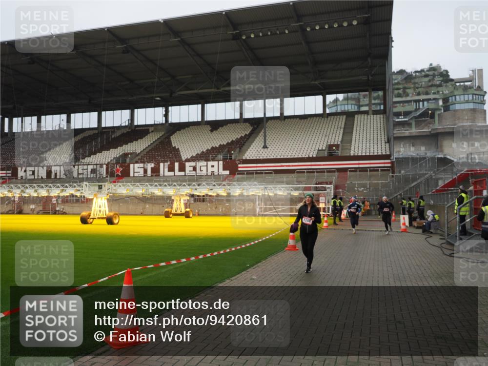 07.12.2025 - St. Pauli X-Mass-Run No. 15 Fabian Wolf http://msf.ph/oto/9420861 07.12.2025 11:42:25 Ziel 1288, 3903, 3905, 3906, 3908, 4600, 4606, 4614 meine-sportfotos.de