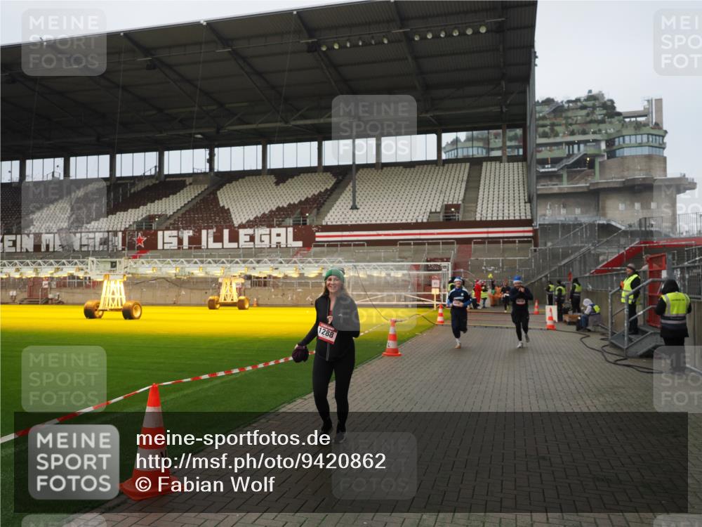 07.12.2025 - St. Pauli X-Mass-Run No. 15 Fabian Wolf http://msf.ph/oto/9420862 07.12.2025 11:42:26 Ziel 1288, 3903, 3905, 3906, 3908, 4600, 4606, 4614 meine-sportfotos.de