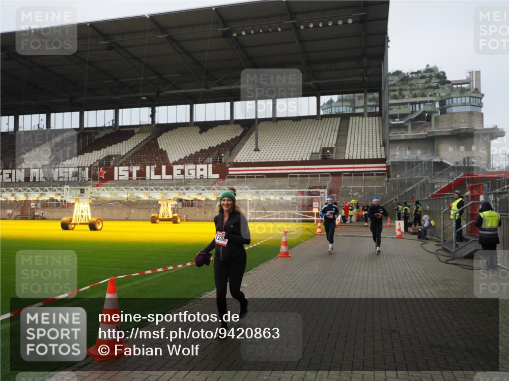 07.12.2025 - St. Pauli X-Mass-Run No. 15 Fabian Wolf http://msf.ph/oto/9420863 07.12.2025 11:42:26 Ziel 1288, 3903, 3905, 3906, 3908, 4600, 4606, 4614 meine-sportfotos.de