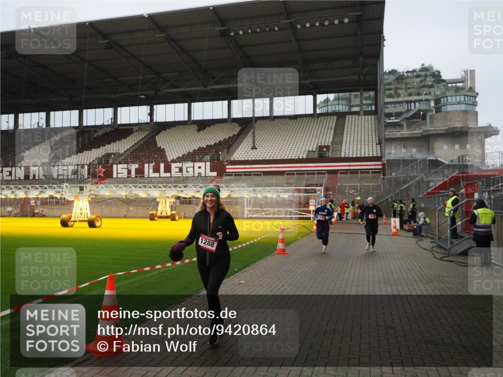 07.12.2025 - St. Pauli X-Mass-Run No. 15 Fabian Wolf http://msf.ph/oto/9420864 07.12.2025 11:42:27 Ziel 1288, 3903, 3905, 3906, 3908, 4600, 4606, 4614 meine-sportfotos.de