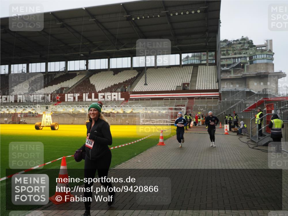 07.12.2025 - St. Pauli X-Mass-Run No. 15 Fabian Wolf http://msf.ph/oto/9420866 07.12.2025 11:42:27 Ziel 1288, 3903, 3905, 3906, 3908, 4600, 4606, 4614 meine-sportfotos.de