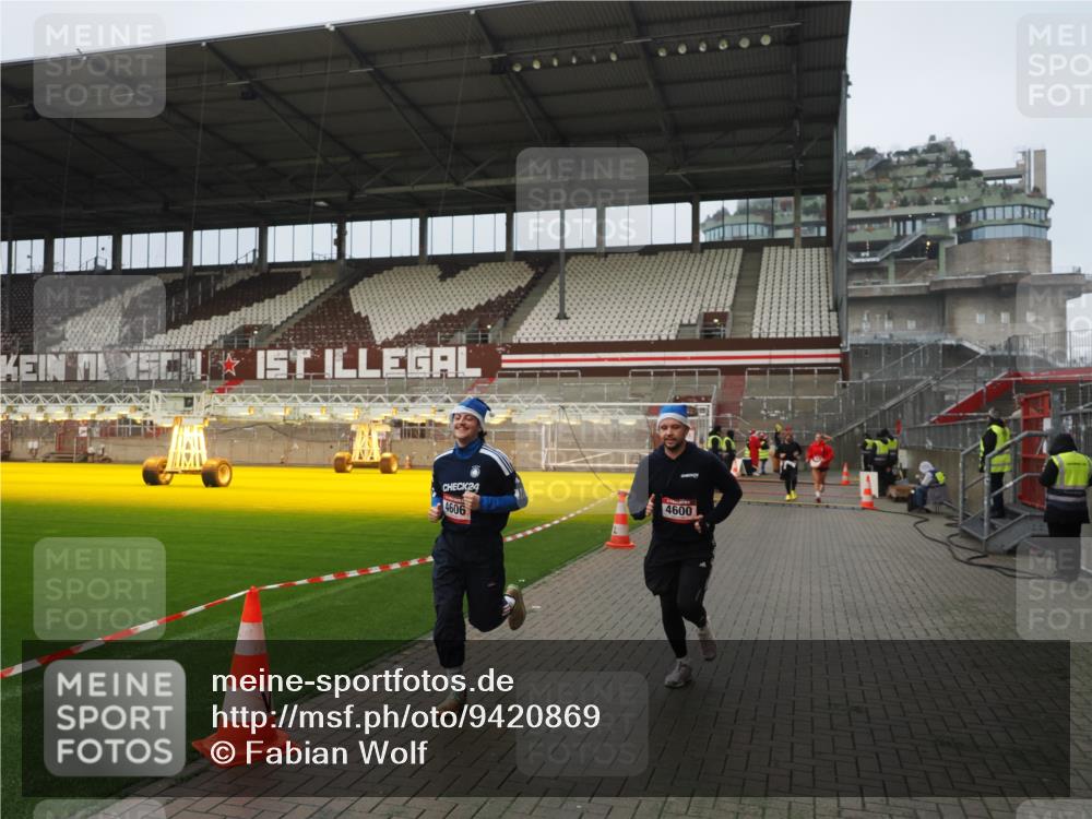 07.12.2025 - St. Pauli X-Mass-Run No. 15 Fabian Wolf http://msf.ph/oto/9420869 07.12.2025 11:42:29 Ziel 976, 1288, 3905, 3906, 3908, 4600, 4606, 4614 meine-sportfotos.de