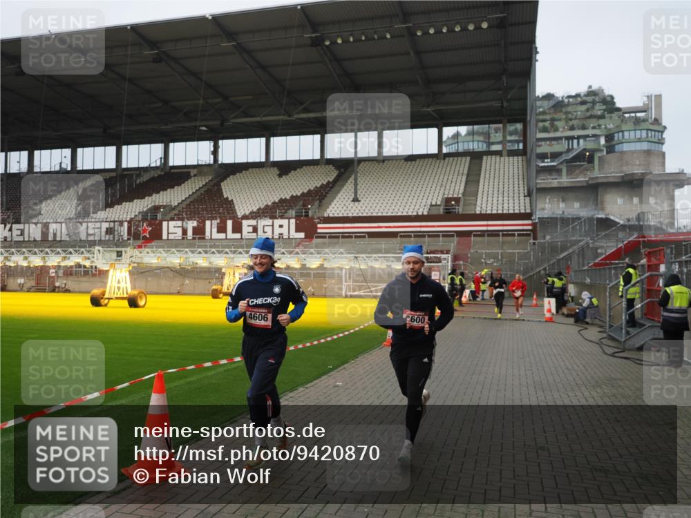 07.12.2025 - St. Pauli X-Mass-Run No. 15 Fabian Wolf http://msf.ph/oto/9420870 07.12.2025 11:42:29 Ziel 976, 1288, 3905, 3906, 3908, 4600, 4606, 4614 meine-sportfotos.de