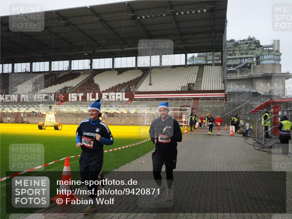 07.12.2025 - St. Pauli X-Mass-Run No. 15 Fabian Wolf http://msf.ph/oto/9420871 07.12.2025 11:42:29 Ziel 976, 1288, 3905, 3906, 3908, 4600, 4606, 4614 meine-sportfotos.de