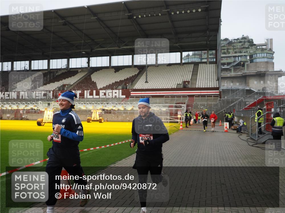 07.12.2025 - St. Pauli X-Mass-Run No. 15 Fabian Wolf http://msf.ph/oto/9420872 07.12.2025 11:42:30 Ziel 976, 1288, 4600, 4606, 4614 meine-sportfotos.de