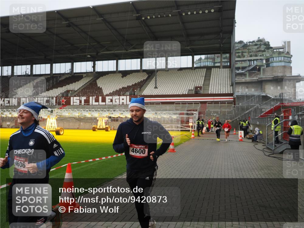 07.12.2025 - St. Pauli X-Mass-Run No. 15 Fabian Wolf http://msf.ph/oto/9420873 07.12.2025 11:42:30 Ziel 976, 1288, 4600, 4606, 4614 meine-sportfotos.de