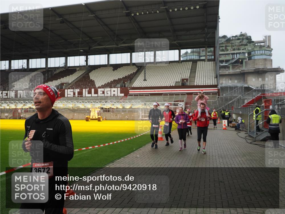07.12.2025 - St. Pauli X-Mass-Run No. 15 Fabian Wolf http://msf.ph/oto/9420918 07.12.2025 11:42:49 Ziel 158, 172, 320, 323, 652, 1975, 3425, 3435, 3576, 3579, 3663, 3672, 3953, 3964, 3965 meine-sportfotos.de