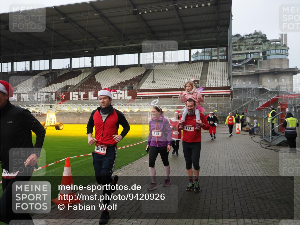 07.12.2025 - St. Pauli X-Mass-Run No. 15 Fabian Wolf http://msf.ph/oto/9420926 07.12.2025 11:42:51 Ziel 158, 172, 320, 323, 652, 1975, 3425, 3435, 3576, 3579, 3663, 3672, 3953, 3964, 3965 meine-sportfotos.de