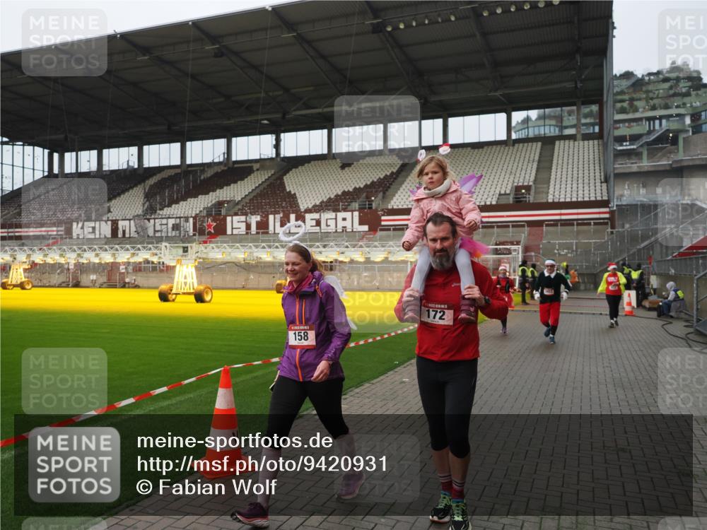 07.12.2025 - St. Pauli X-Mass-Run No. 15 Fabian Wolf http://msf.ph/oto/9420931 07.12.2025 11:42:52 Ziel 158, 172, 320, 323, 652, 1975, 3425, 3435, 3576, 3579, 3663, 3672, 3953, 3964, 3965 meine-sportfotos.de