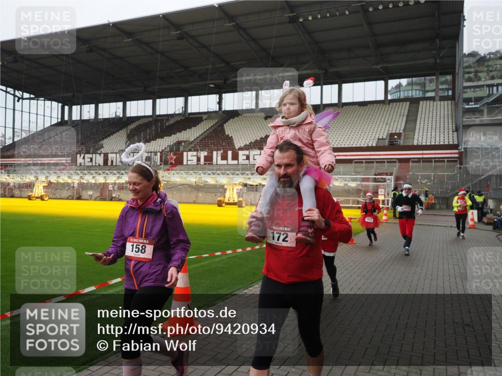 07.12.2025 - St. Pauli X-Mass-Run No. 15 Fabian Wolf http://msf.ph/oto/9420934 07.12.2025 11:42:53 Ziel 158, 172, 320, 323, 652, 1975, 3425, 3435, 3576, 3579, 3663, 3672, 3953, 3964, 3965 meine-sportfotos.de
