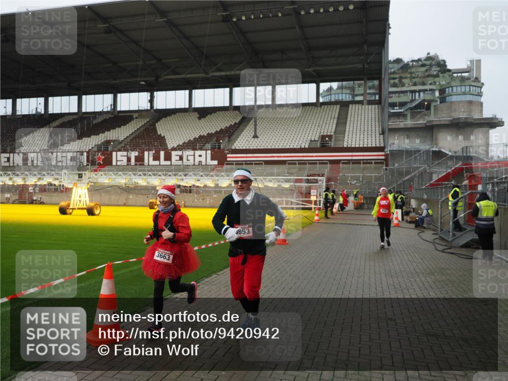 07.12.2025 - St. Pauli X-Mass-Run No. 15 Fabian Wolf http://msf.ph/oto/9420942 07.12.2025 11:42:56 Ziel 158, 172, 320, 323, 652, 1975, 3425, 3435, 3576, 3579, 3663, 3672, 3953, 3964, 3965 meine-sportfotos.de