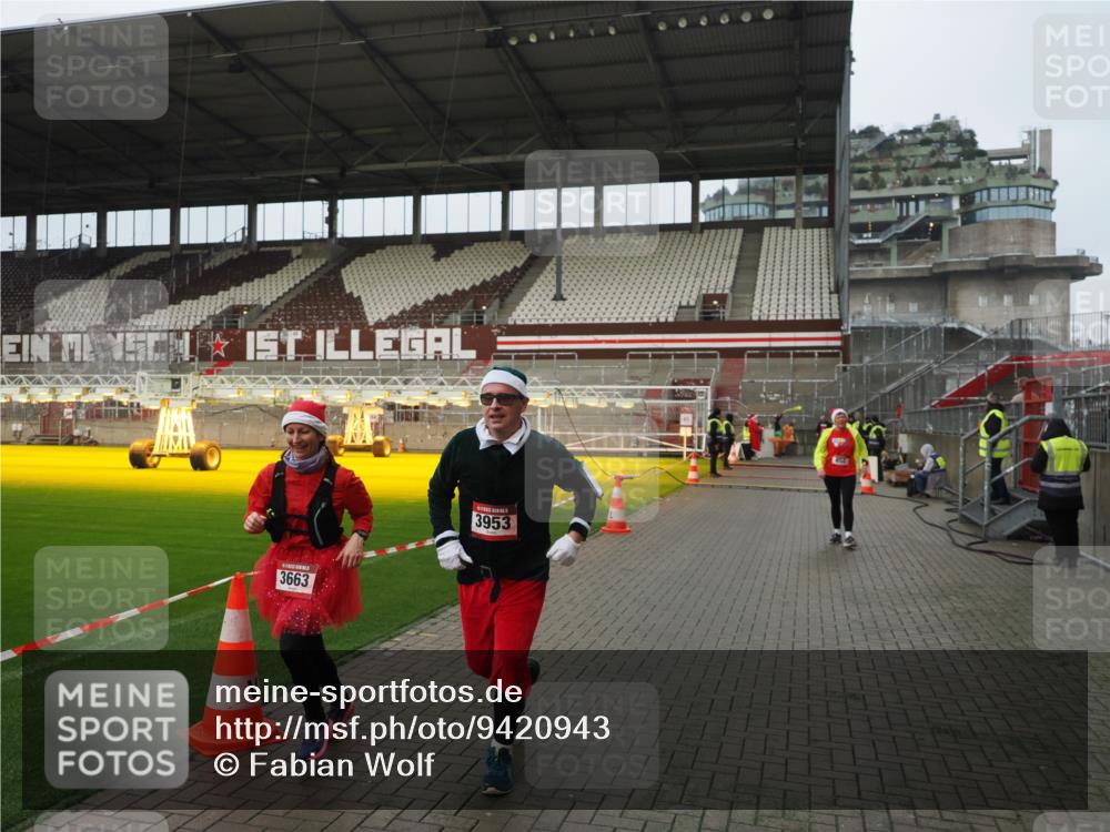 07.12.2025 - St. Pauli X-Mass-Run No. 15 Fabian Wolf http://msf.ph/oto/9420943 07.12.2025 11:42:56 Ziel 158, 172, 320, 323, 652, 1975, 3425, 3435, 3576, 3579, 3663, 3672, 3953, 3964, 3965 meine-sportfotos.de