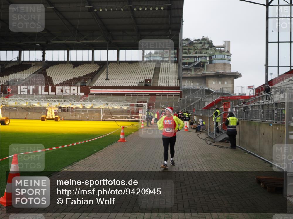 07.12.2025 - St. Pauli X-Mass-Run No. 15 Fabian Wolf http://msf.ph/oto/9420945 07.12.2025 11:43:00 Ziel 652, 1975, 2230, 3576, 3579, 3663, 3672, 3953 meine-sportfotos.de