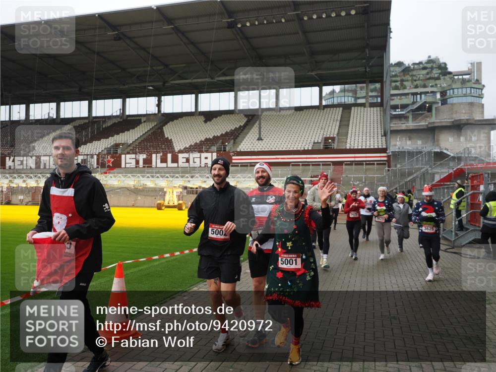 07.12.2025 - St. Pauli X-Mass-Run No. 15 Fabian Wolf http://msf.ph/oto/9420972 07.12.2025 11:43:13 Ziel 1, 2230, 2669, 3621, 3622, 3623, 3625, 3676, 3827, 4604, 4817, 4828, 4842, 5001, 5002 meine-sportfotos.de