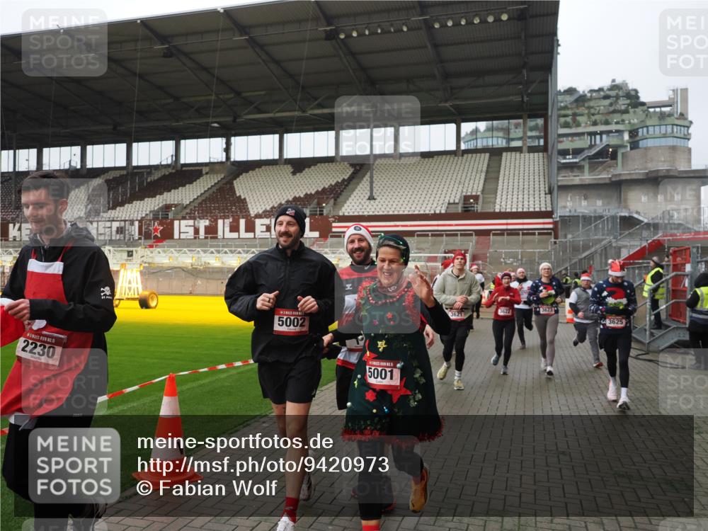 07.12.2025 - St. Pauli X-Mass-Run No. 15 Fabian Wolf http://msf.ph/oto/9420973 07.12.2025 11:43:13 Ziel 1, 2230, 2669, 3621, 3622, 3623, 3625, 3676, 3827, 4604, 4817, 4828, 4842, 5001, 5002 meine-sportfotos.de