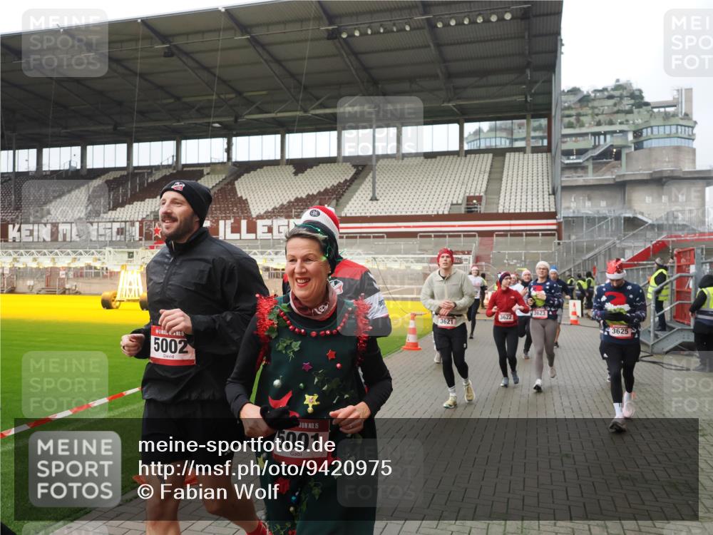 07.12.2025 - St. Pauli X-Mass-Run No. 15 Fabian Wolf http://msf.ph/oto/9420975 07.12.2025 11:43:13 Ziel 1, 2230, 2669, 3621, 3622, 3623, 3625, 3676, 3827, 4604, 4817, 4828, 4842, 5001, 5002 meine-sportfotos.de