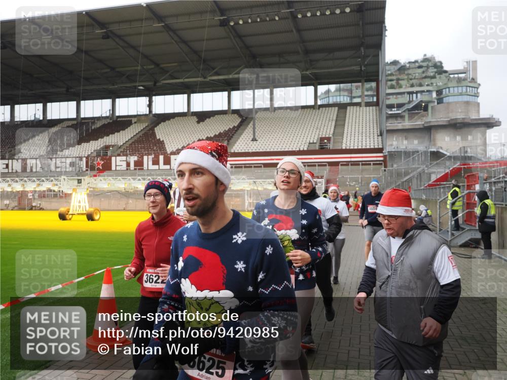 07.12.2025 - St. Pauli X-Mass-Run No. 15 Fabian Wolf http://msf.ph/oto/9420985 07.12.2025 11:43:16 Ziel 1, 2230, 2669, 3621, 3622, 3623, 3625, 3676, 3827, 4604, 4817, 4828, 4842, 5001, 5002 meine-sportfotos.de