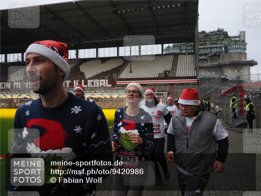 07.12.2025 - St. Pauli X-Mass-Run No. 15 Fabian Wolf http://msf.ph/oto/9420986 07.12.2025 11:43:16 Ziel 1, 2230, 2669, 3621, 3622, 3623, 3625, 3676, 3827, 4604, 4817, 4828, 4842, 5001, 5002 meine-sportfotos.de