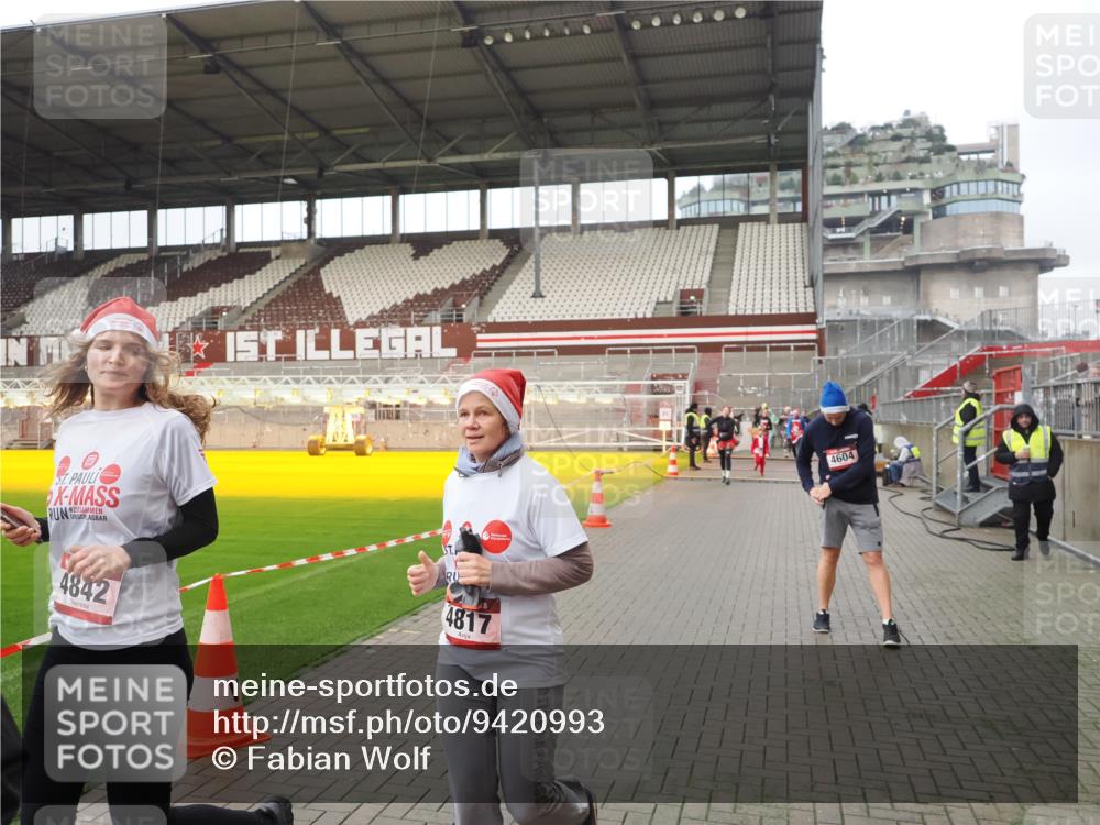 07.12.2025 - St. Pauli X-Mass-Run No. 15 Fabian Wolf http://msf.ph/oto/9420993 07.12.2025 11:43:17 Ziel 1, 2230, 2669, 3621, 3622, 3623, 3625, 3654, 3676, 3827, 4604, 4817, 4828, 4842, 5001, 5002 meine-sportfotos.de