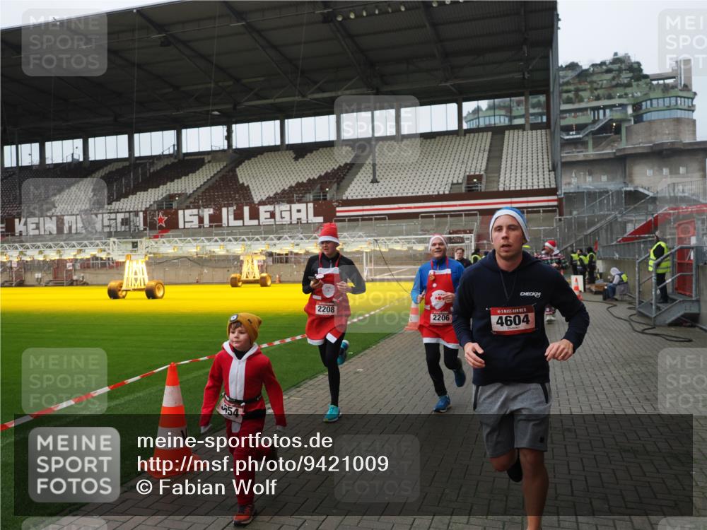 07.12.2025 - St. Pauli X-Mass-Run No. 15 Fabian Wolf http://msf.ph/oto/9421009 07.12.2025 11:43:25 Ziel 1, 2206, 2208, 3423, 3434, 3621, 3622, 3623, 3625, 3654, 3676, 3827, 3917, 4604, 4817, 4828, 4842 meine-sportfotos.de