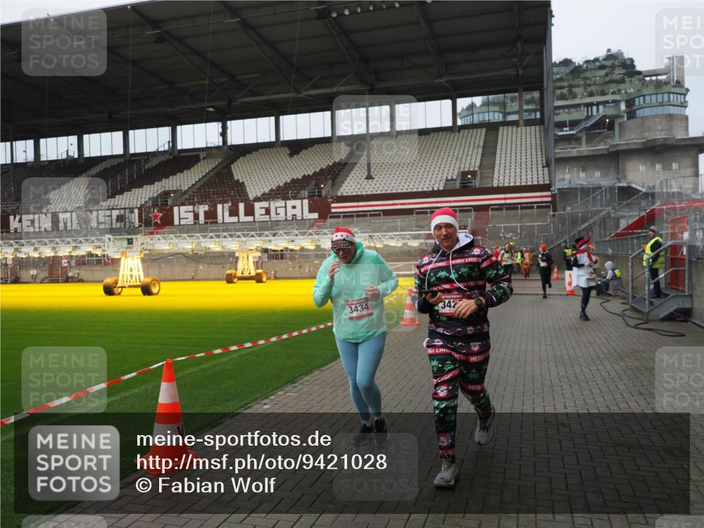 07.12.2025 - St. Pauli X-Mass-Run No. 15 Fabian Wolf http://msf.ph/oto/9421028 07.12.2025 11:43:29 Ziel 364, 1713, 2206, 2208, 3423, 3434, 3654, 3676, 3917, 4604, 4817, 4828, 4842 meine-sportfotos.de