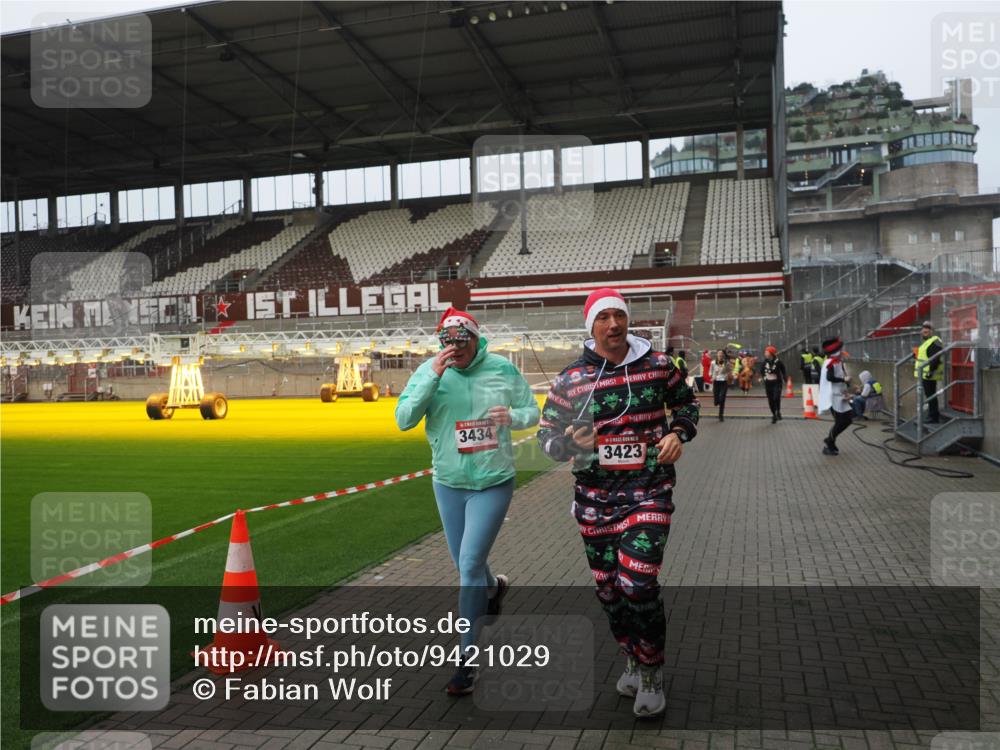 07.12.2025 - St. Pauli X-Mass-Run No. 15 Fabian Wolf http://msf.ph/oto/9421029 07.12.2025 11:43:29 Ziel 364, 1713, 2206, 2208, 3423, 3434, 3654, 3676, 3917, 4604, 4817, 4828, 4842 meine-sportfotos.de