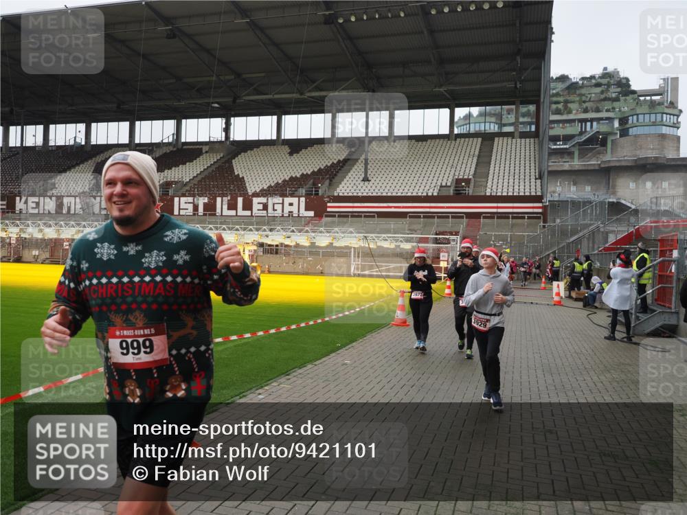 07.12.2025 - St. Pauli X-Mass-Run No. 15 Fabian Wolf http://msf.ph/oto/9421101 07.12.2025 11:44:04 Ziel 999, 1949, 1950, 2116, 2434, 2441, 2586, 2600, 3403, 3404, 3453, 3733, 3735, 3882, 3884, 3919, 3927, 3928, 3929 meine-sportfotos.de