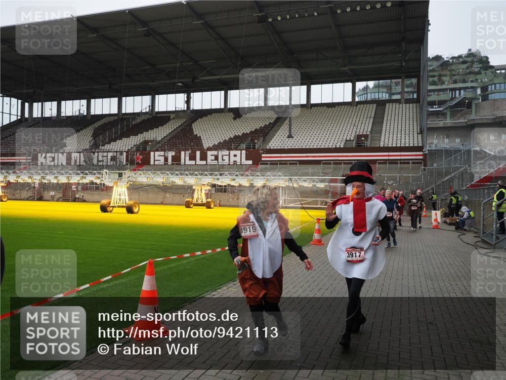 07.12.2025 - St. Pauli X-Mass-Run No. 15 Fabian Wolf http://msf.ph/oto/9421113 07.12.2025 11:44:12 Ziel 999, 2434, 2436, 3829, 3830, 3831, 3845, 3919, 3927, 3928, 3929, 4003 meine-sportfotos.de