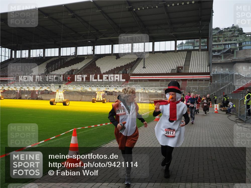 07.12.2025 - St. Pauli X-Mass-Run No. 15 Fabian Wolf http://msf.ph/oto/9421114 07.12.2025 11:44:13 Ziel 365, 999, 2434, 2436, 3086, 3829, 3830, 3831, 3845, 3919, 3927, 3928, 3929, 4003 meine-sportfotos.de
