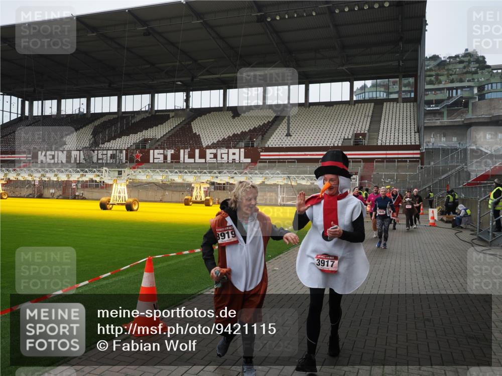07.12.2025 - St. Pauli X-Mass-Run No. 15 Fabian Wolf http://msf.ph/oto/9421115 07.12.2025 11:44:13 Ziel 365, 999, 2434, 2436, 3086, 3829, 3830, 3831, 3845, 3919, 3927, 3928, 3929, 4003 meine-sportfotos.de