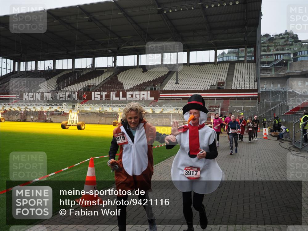 07.12.2025 - St. Pauli X-Mass-Run No. 15 Fabian Wolf http://msf.ph/oto/9421116 07.12.2025 11:44:13 Ziel 365, 999, 2434, 2436, 3086, 3829, 3830, 3831, 3845, 3919, 3927, 3928, 3929, 4003 meine-sportfotos.de