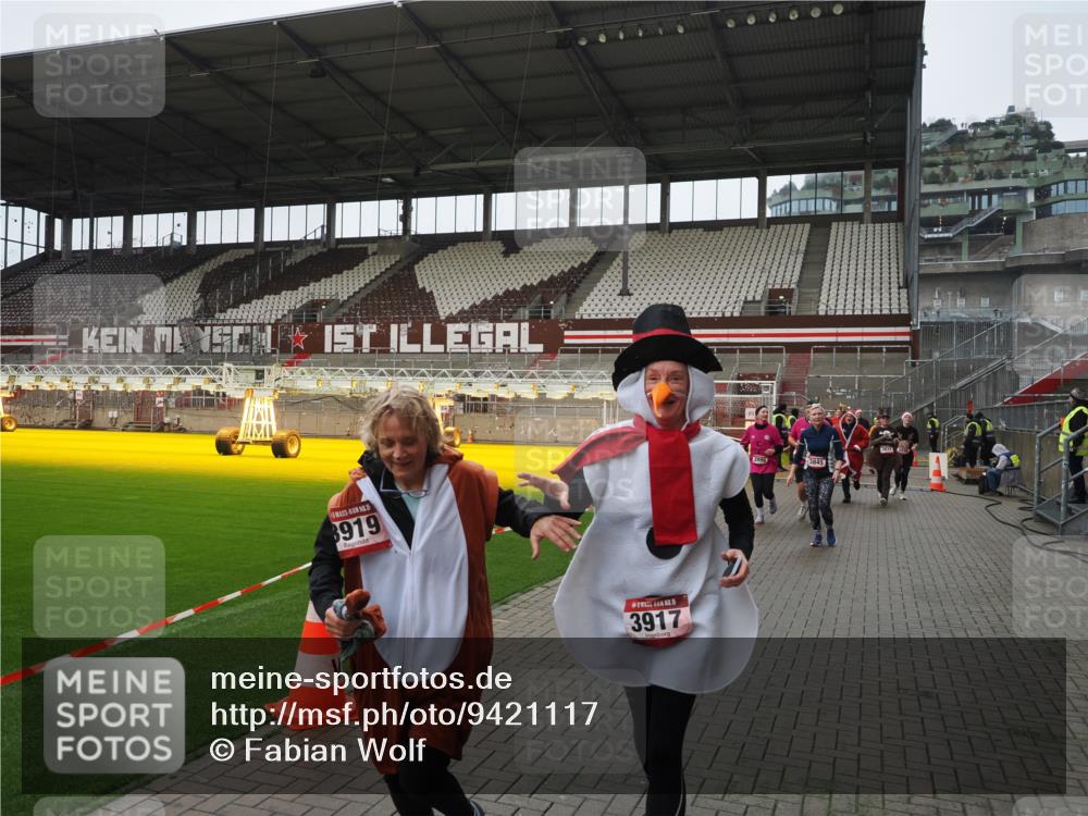 07.12.2025 - St. Pauli X-Mass-Run No. 15 Fabian Wolf http://msf.ph/oto/9421117 07.12.2025 11:44:13 Ziel 365, 999, 2434, 2436, 3086, 3829, 3830, 3831, 3845, 3919, 3927, 3928, 3929, 4003 meine-sportfotos.de