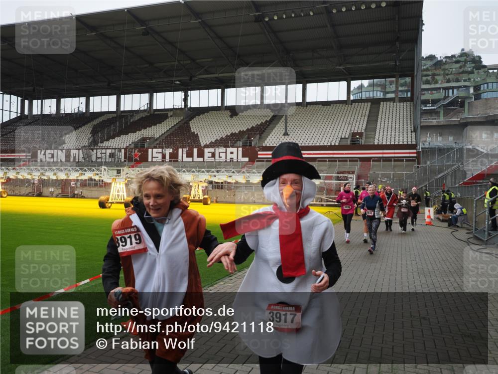 07.12.2025 - St. Pauli X-Mass-Run No. 15 Fabian Wolf http://msf.ph/oto/9421118 07.12.2025 11:44:13 Ziel 365, 999, 2434, 2436, 3086, 3829, 3830, 3831, 3845, 3919, 3927, 3928, 3929, 4003 meine-sportfotos.de
