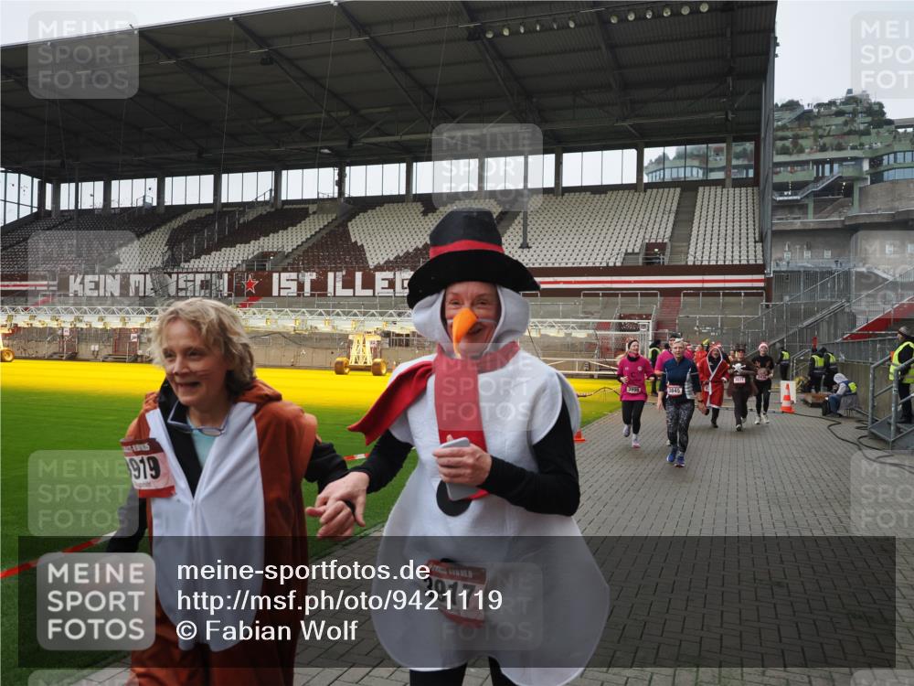 07.12.2025 - St. Pauli X-Mass-Run No. 15 Fabian Wolf http://msf.ph/oto/9421119 07.12.2025 11:44:14 Ziel 365, 999, 2434, 2436, 3086, 3829, 3830, 3831, 3845, 3919, 3927, 3928, 3929, 4003 meine-sportfotos.de